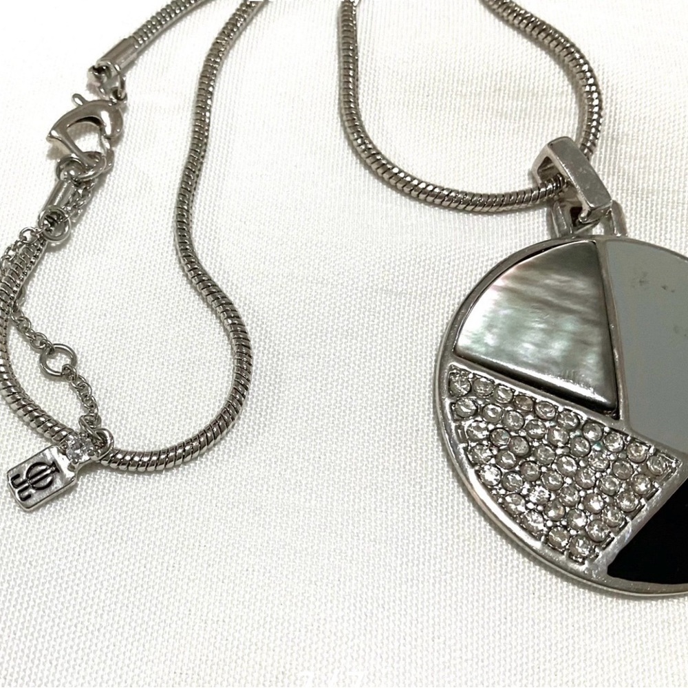 Jennifer Lopez Pendant Necklace - Picture 7 of 10